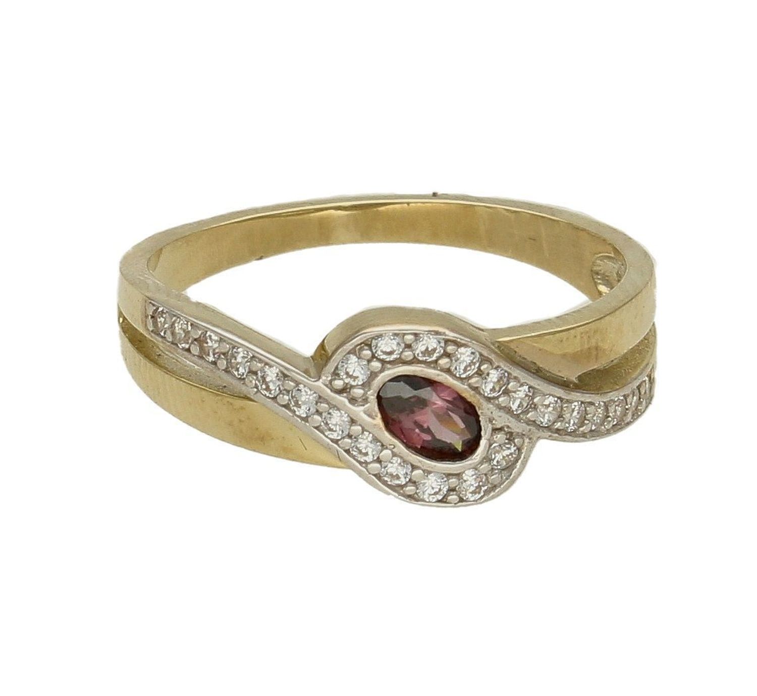 Złoty pierścionek 333 z rodolitem  PI 6049A. . Pierścionek z zachowaniem dbałości o każdy szczegół i detal. Pierścionek wykonano z żółtego złota najwyższej próby. Dodatek łączy w sobie symbolikę kruszcu i kolor (1).jpg